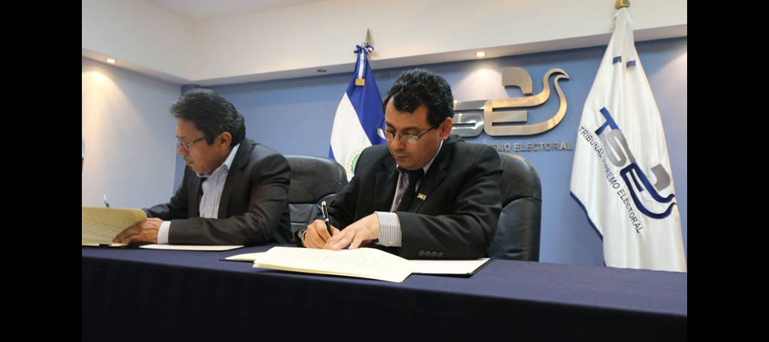 TSE e ISD firman convenio de observación electoral